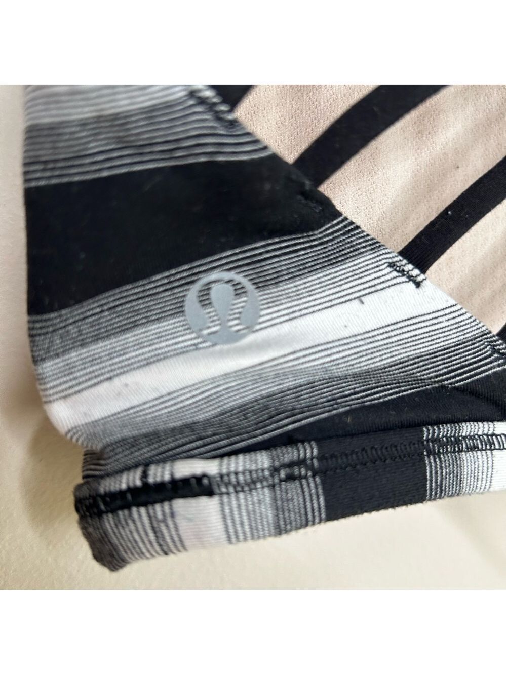 Lululemon Free To Be Wild Capilano Stripe Black White Size 6 - Picture 4 of 8